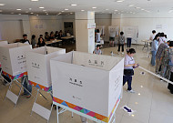 "투표소 잘못 왔다" 안내직원 잡아끌기도... 오전 9시까지 선거 관련 112신고 88건