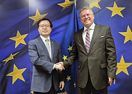 EU, 내달부터 철강 무관세 쿼터 46% 축소⋯여한구 "막판까지 협상 총력"