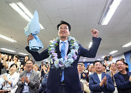 안민석, 현직 꺾고 경기교육 수장 올라…4년 만에 지형 뒤집혔다
