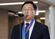 정근식 서울교육감 재선 성공, 첫 출근길 "이제 다시 서울교육의 시간"