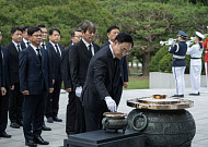 현대로템, 현충원 참배…이용배 대표 "최고 품질 방산 제품으로 국방력 강화"