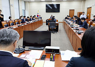 멈췄던 경제법안 다시 줄 선다…유통 규제 완화·금융 입법이 후반기 핵심 쟁점  [다시 도는 입법시계]