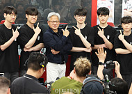 HBM 넘어 로봇까지…젠슨 황이 다시 한국 찾은 이유