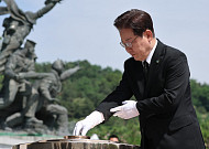 이재명 “헌신은 예우, 친일파 배신은 단죄”…현충일 메시지