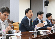 치솟는 환율에 긴급 F4회의..."과도한 변동성·일방향 쏠림 현상 용인하지 않을 것"