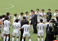 김정은이 직접 챙기는 북한 '여자축구'⋯세계 최강 비결은 '이것'