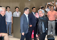 [포토] LG 찾은 젠슨 황…구광모 회장, 로비서 직접 맞아