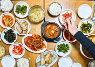 '2TV 생생정보' 오늘방송맛집- 전 축구 국가대표 김병지 단골! 푸짐한 백반 맛집 '된○○'