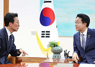 김 총리 "임기 마치고 돌아올 준비"…조 의장 "큰 역할 해달라"