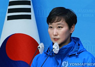 與이지은, '李대통령도 윤석열처럼?' 발언 논란에 대변인직 사퇴