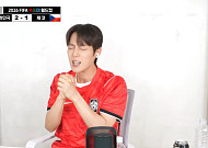'축구돌' 윤두준, '체코전' 역전승에 눈물⋯팬들 "너는 아이돌이잖아"