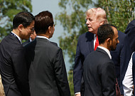 이 대통령, G7 무대서 트럼프와 '30초' 대화…마크롱·멜로니 등과도 환담