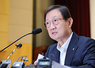 레버리지 ETF 14조·사내대출 5억… 이찬진 "규제 우회·투기 과열 심각" [종합]