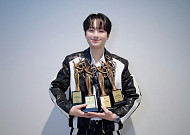 역시 ‘찬또테이너’⋯이찬원, ‘서울가요대상’ 4관왕에 전한 진심