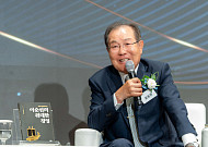 “이순신은 최고의 경영자”⋯윤동한 한국콜마 회장, 에세이 출간
