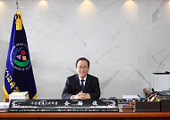 김석준 부산교육감, 전국 첫 4선 성공...AI 미래교육 5대 약속 제시
