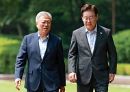 李 "내부 단합·외연 확장 함께"…文 "민주당 단합이 국민통합 출발점" [종합]