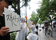 ‘청년 보수화’로만 볼 수 있나…홍대로 옮겨간 ‘재선거’ 요구 [잠실 개표소 시위③]