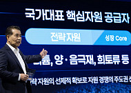 포스코, 철강·리튬·에너지 삼각편대…장인화 회장 “2035년 영업익 13조 달성”