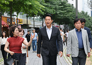 오세훈, 첫 민생 행보로 '골목상권' 찾아… 연 3조 투입해 소상공인 지원