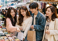 [윤나래의 세대읽기] “시장 가볼까?” 젊은 세대의 취향 놀이터