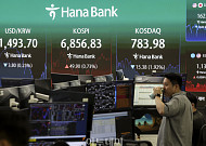 오르락 내리락...코스피 6,856.83 반등 마감 [포토]