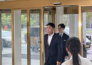 ‘비상 경영’ 기류에...롯데 계열사 대표들, 미리 약속한 듯 ‘묵묵부답’[롯데 VCM]