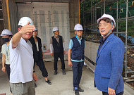 이교우 용인특례시의원, 신봉동 도서관 공사장 안전모 쓰고 현장 챙겼다