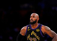 르브론 제임스, 아직도 행선지 못 정해⋯NBA 이적시장 '올스톱'