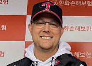 KIA·LG 거친 MLB 스카우트, 상대 코치 몰래 찍다 해고