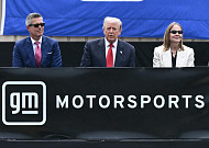 GM 찾아간 트럼프⋯"25% 車관세 효과, 미국차 부활할 것"