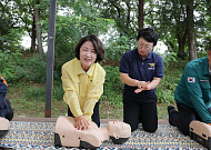 추미애, 여름 물놀이 안전 직접 챙겼다…양평서 무인서프보드·소방드론 점검