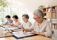 창작 활동 많은 시니어, 손목 건강 함께 챙겨야