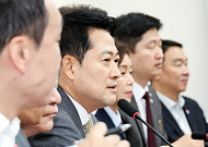 국힘 "李 대통령 '연임 없다' 말하면 논란 끝나…안 하면 '탄핵'으로 넘어가"