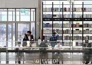 폭염 피해 별마당 도서관 찾은 시민들 [포토]