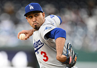 ‘158㎞ 쾅’ 다저스 소방수 디아스, 팔꿈치 수술 딛고 복귀전 세이브