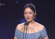 '청룡시리즈어워즈' 김고은 대상, 눈물의 수상 소감⋯"앞으로 더 찾아달라"