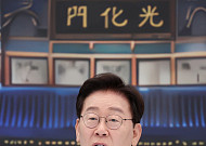 이 대통령 “군기에 작은 틈새도 없어야…자주국방, 가장 큰 과제”