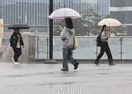 35도 안팎 무더위 이어져…전국 곳곳 소나기 [오늘 날씨]