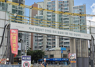 “얼음 두르고 물 쏘고 빙수 먹고”⋯건설현장, 40도 폭염 이겨내기 [르포]