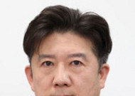 [데스크시각] 성장은 AI가, 불안은 정치가