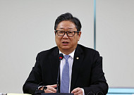 與 황희, ‘버스하우스’ 논란 사흘만에 사과…“청년·국민께 실망 끼쳐”