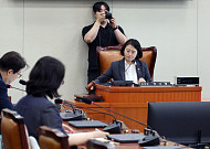 국회 기후특위, 감축경로·기후위기 적응법 잇달아 의결…폭염 피해엔 ‘기후보험’