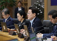 李대통령 "갚을 수 없는 빚은 청산해야…고통 가해선 안 돼"