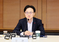 '추가 관세 폭풍전야'속 통상사령탑 공백 ⋯김정관 장관,  현안 논의 美 긴급 출국