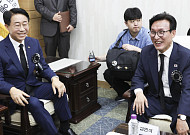 김대중 대통령 서거 17주기 추모식 사전환담 [포토]