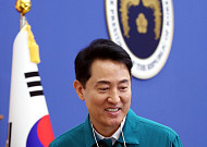 국무회의 간 오세훈, 李대통령에 "용산공원 아파트 반대⋯닥공에도 원칙 있다"