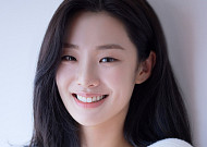 스테파니 리, ‘타짜: 벨제붑의 노래’ 합류…로비스트 ‘린다 박’ 변신