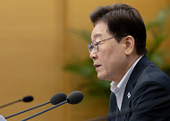 李대통령 “반부패보다 헌정질서 파괴 더 심각…가짜뉴스·극단화 대책 논의해야”