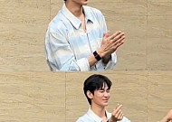 김수현, 활동 중단 1년 만에 공식 석상⋯해외 팬들 환호 속 환한 미소